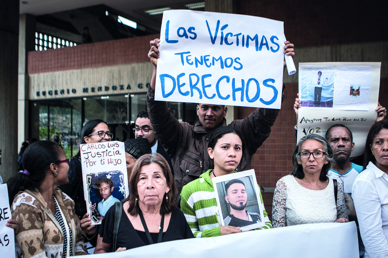 Fotografía portada Informe Enemigos Internos