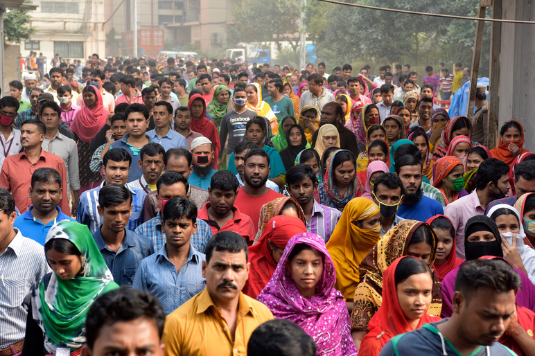 Bangladesh crowd 772784167