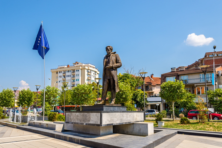 Kosovo Pristina statue Rugova shutterstock 329719001