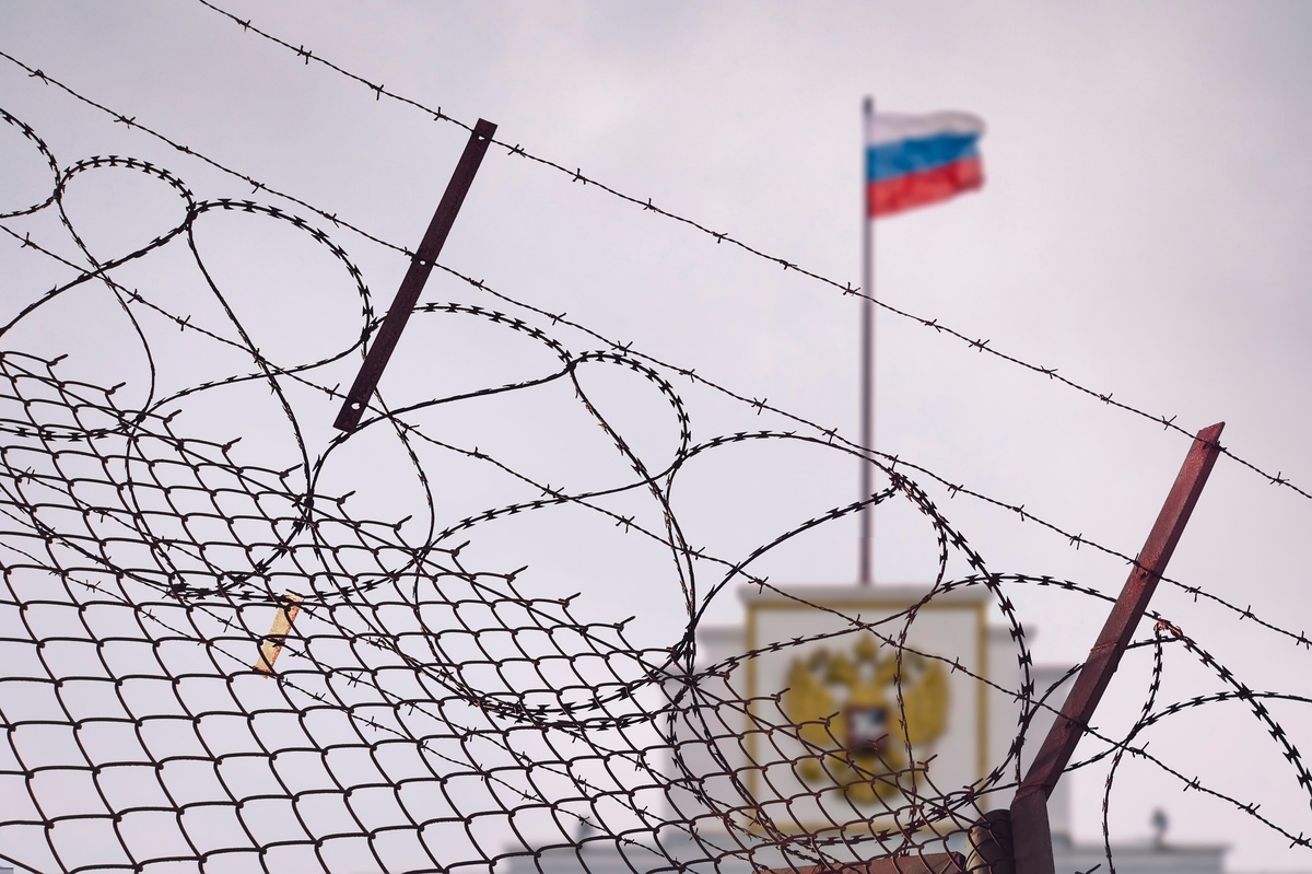 Russia prison shutterstock 2146303019