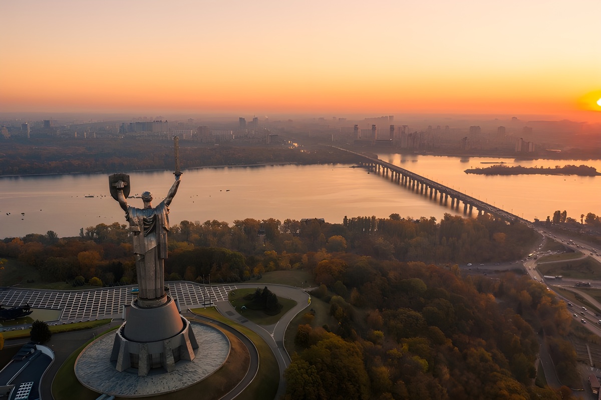 Ukraine monument motherland 807349237a62c113cb6ba73378f90d7e