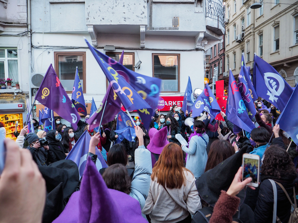 Shutterstock 1933915838